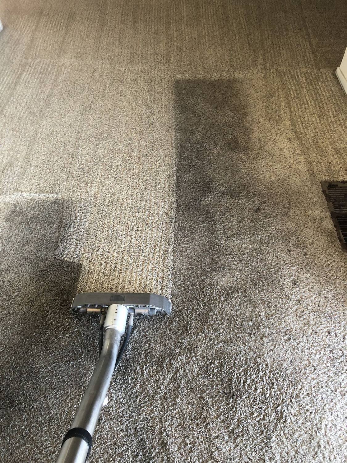 Carpet cleaning wand mid-pass